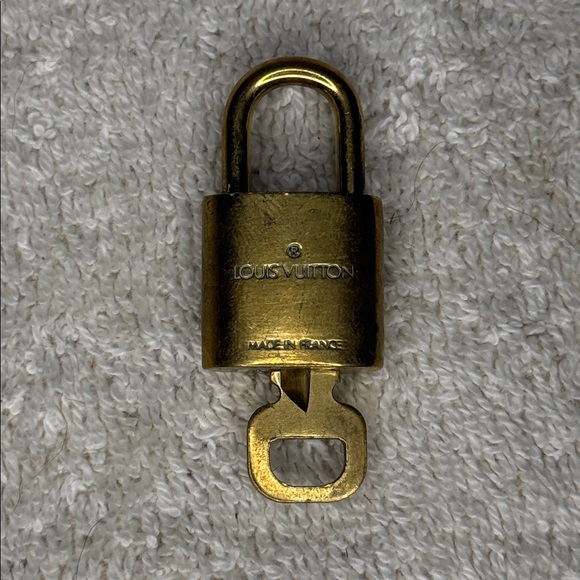 Louis Vuitton Brass '303' Padlock in Goldtone with Goldtone Key - Picture 2 of 4
